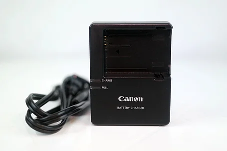 Зарядное устройство на аккумуляторы LP-E8 на Canon EOS 550D 600D 650D и др., фото 2